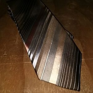 Kenneth Cole Reaction silk necktie